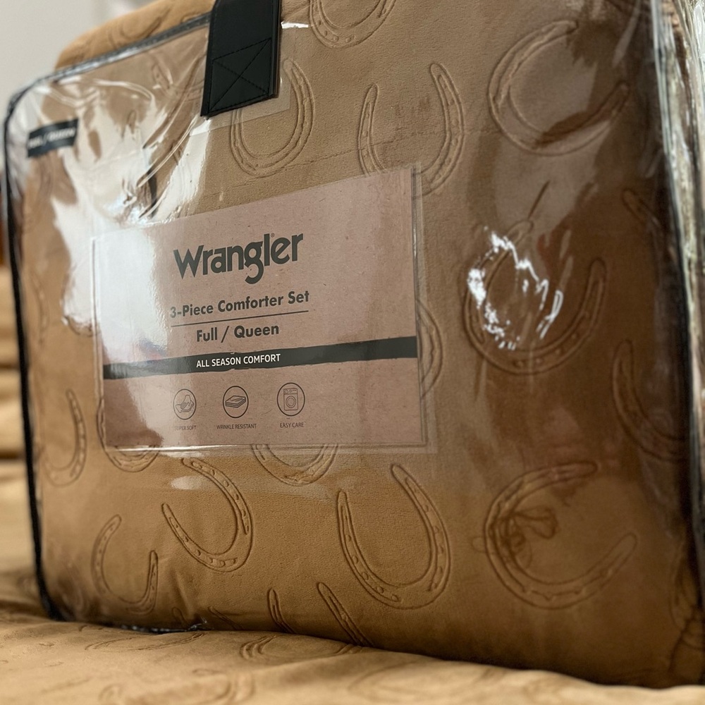 Wrangler Brown Horseshoe Comforter Set !